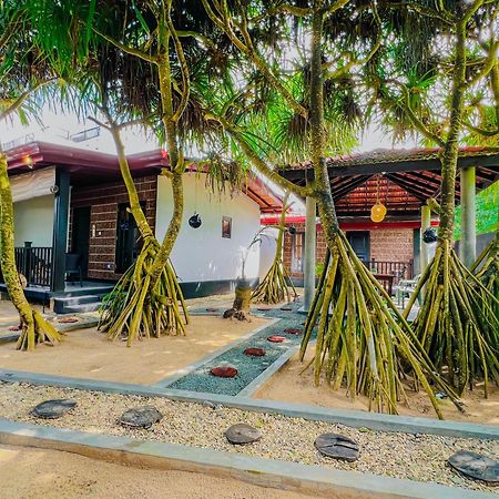 Sea Shell Villa Hikkaduwa 2 Separate Cabanas Ocean Front Villa Exterior photo
