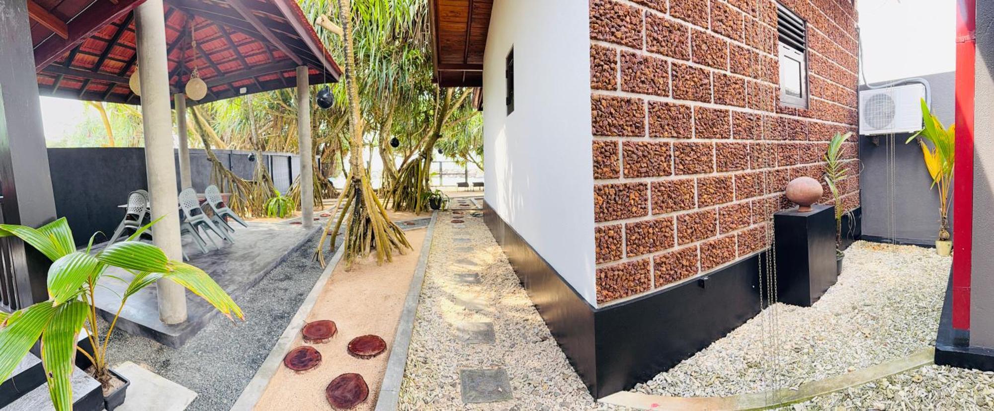 Sea Shell Villa Hikkaduwa 2 Separate Cabanas Ocean Front Villa Exterior photo